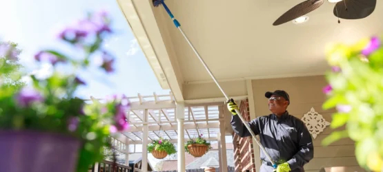 arrow-service-technician Pest control services in Central Florida