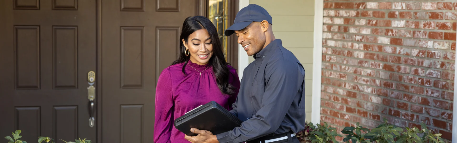 An Arrow Environmental Services technician speaking with resident outside of her Florida home.
