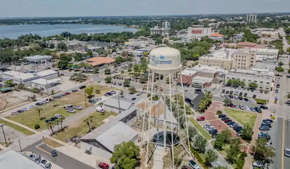 Aerial skyline view of Winter Haven, Florida, where Arrow Environmental Services provides expert commercial & residential pest management services.